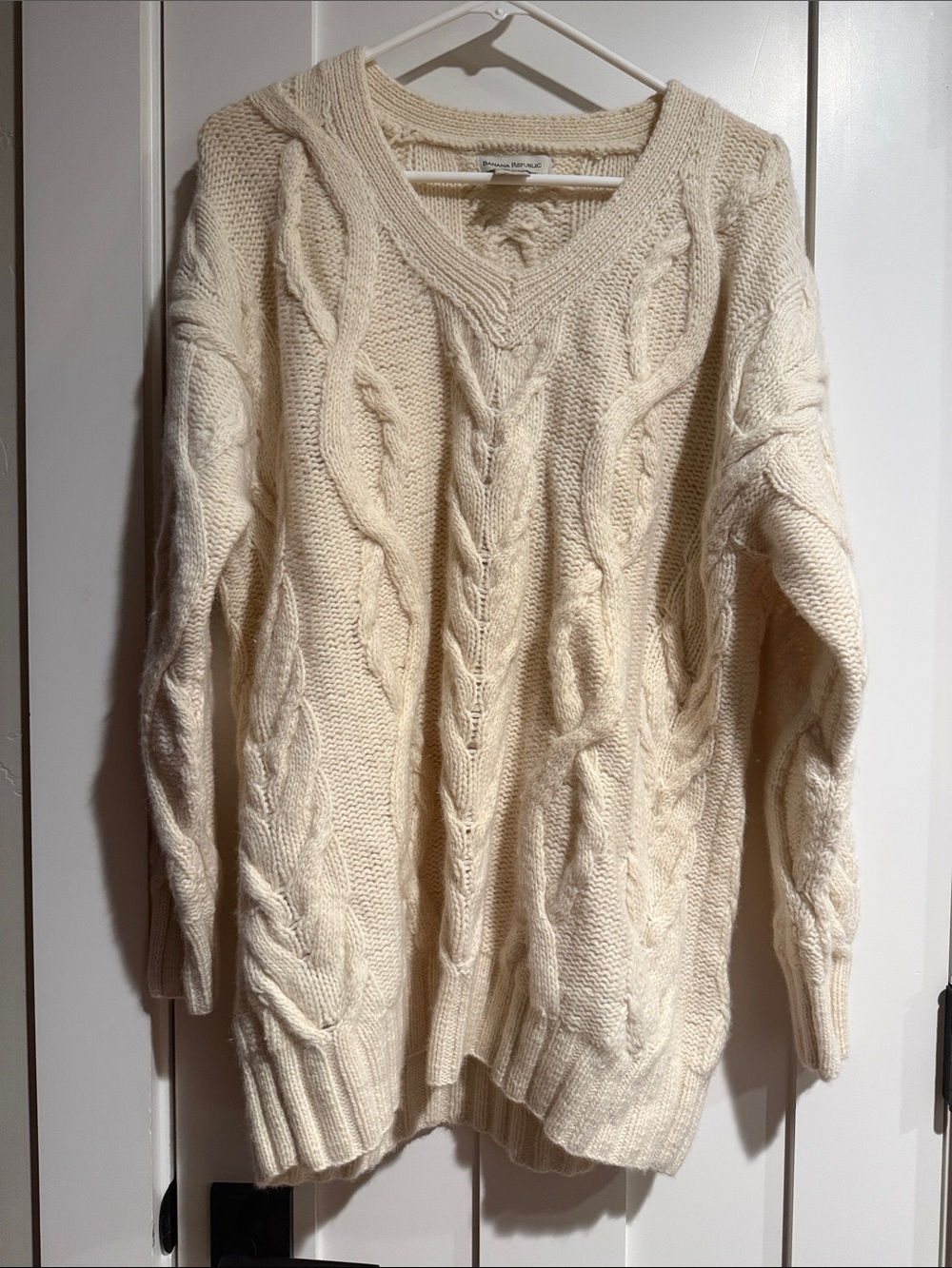 Vintage Banana Republic Cozy Cable Knit V-Neck Sweater in Cream